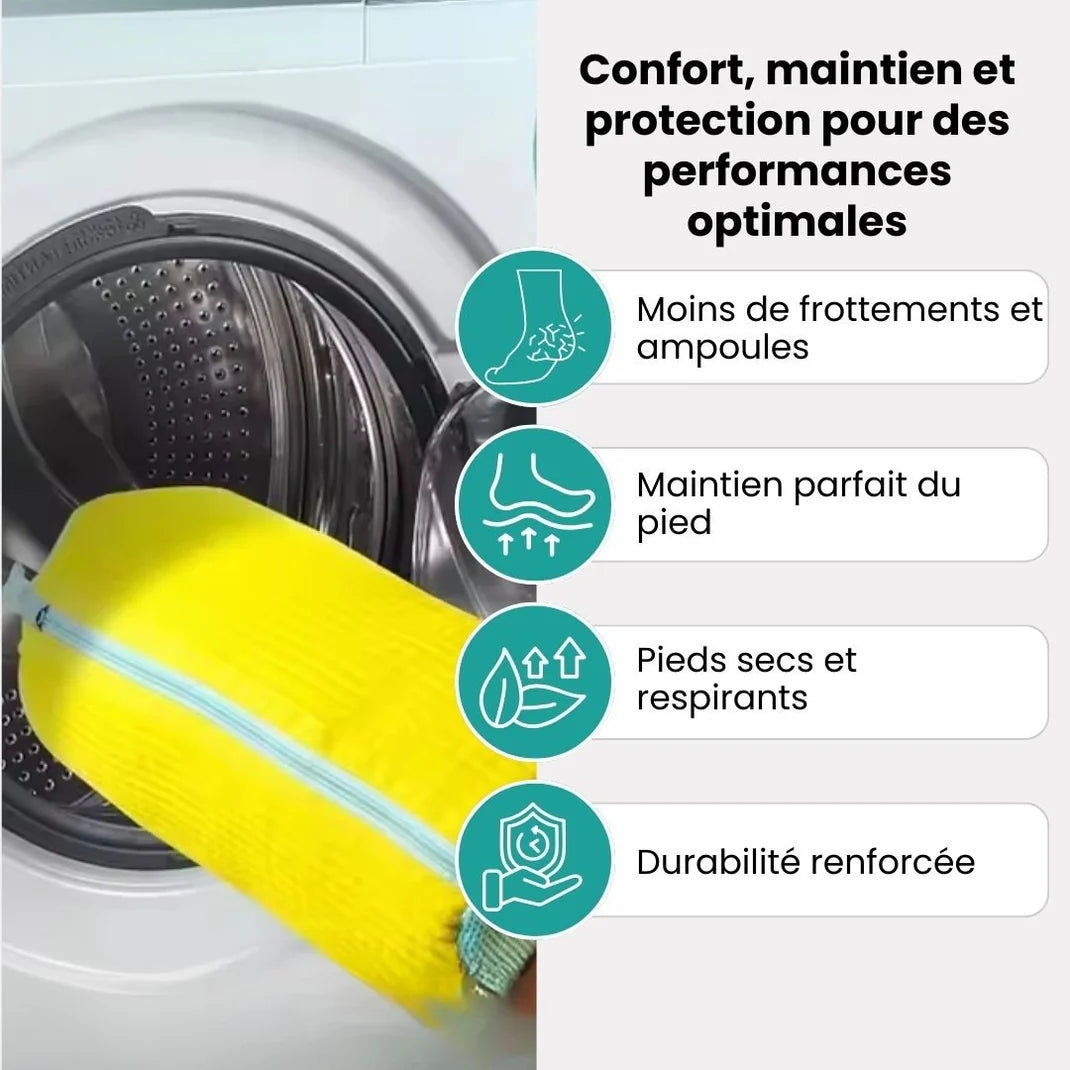 Famille utilisant le sac de lavage CleanKicks™ pour laver les chaussures des enfants en machine
