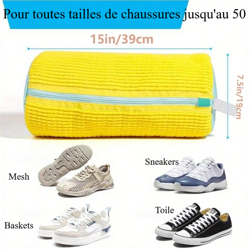 Sac de lavage CleanKicks™ ouvert avec une paire de baskets Nike prête à être lavée en machine